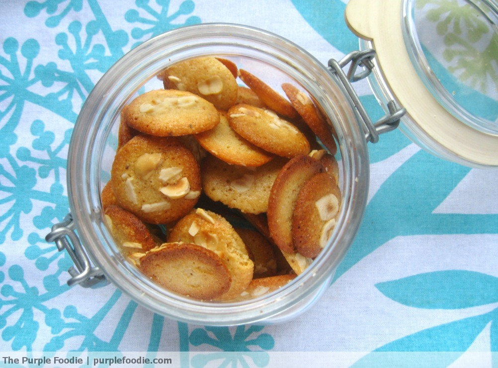 Flourless hazelnut cookies