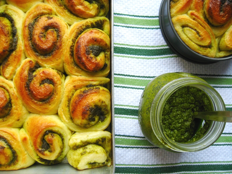 Pesto Bread Rolls