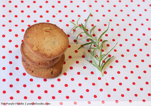 Rosemary and Walnut Cookies